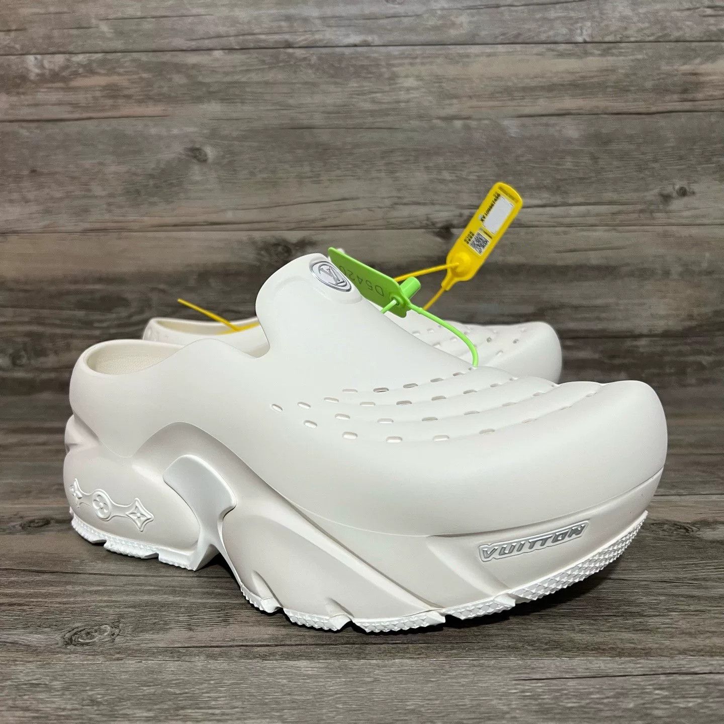 Louis Vuitton Louis Vuitton Shark White Sandals 41 Men Size US 8.5 / EU 41-42 - 2 Thumbnail