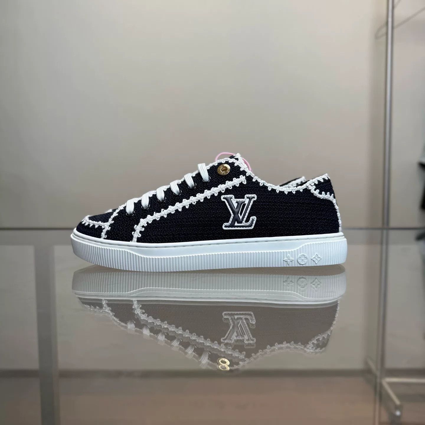 Louis Vuitton Louis Vuitton Lowtop Sneakers 25 Women Size US 8 / IT 38 - 5 Thumbnail