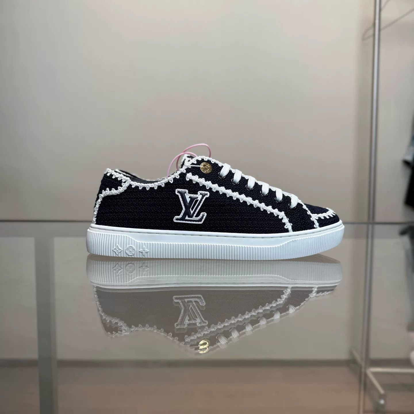 Louis Vuitton Louis Vuitton Lowtop Sneakers 25 Women Size US 8 / IT 38 - 3 Thumbnail