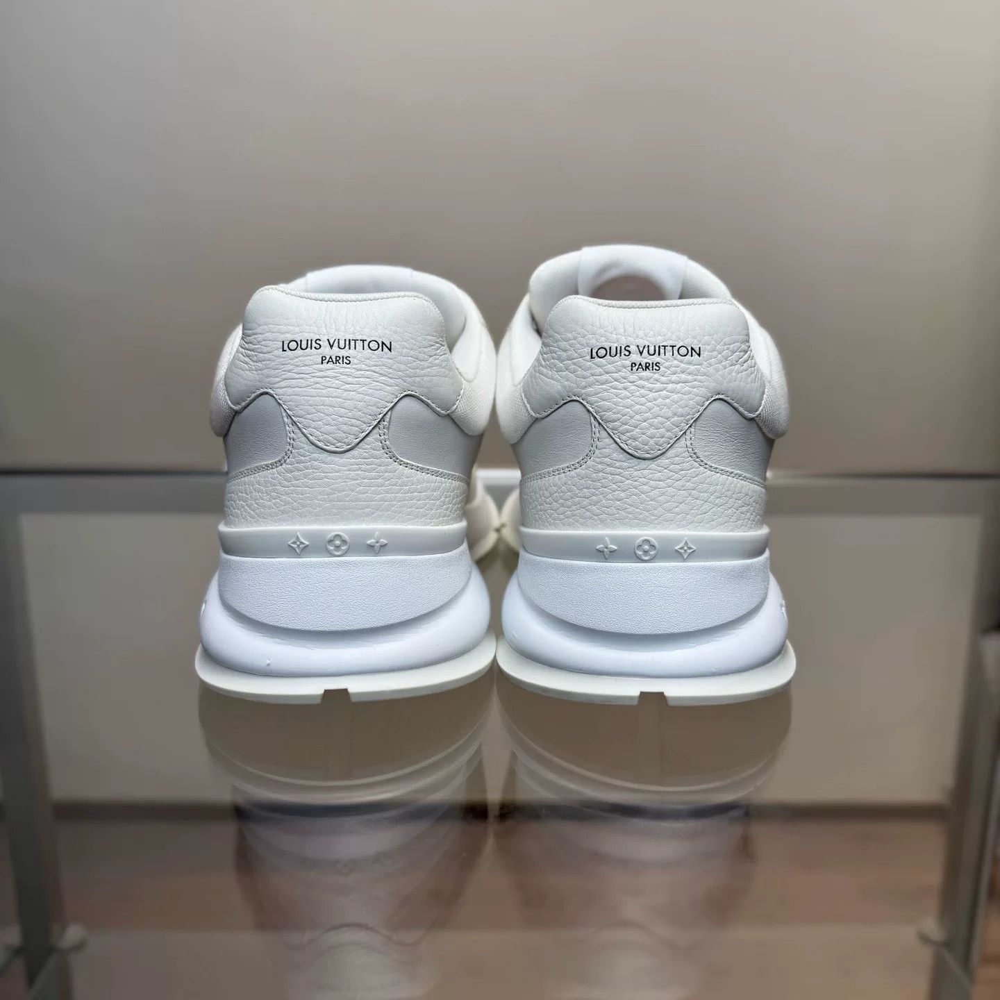 Louis Vuitton Louis Vuitton White Lowtop Sneakers 25 Men Size US 10 / EU 43 - 5 Thumbnail