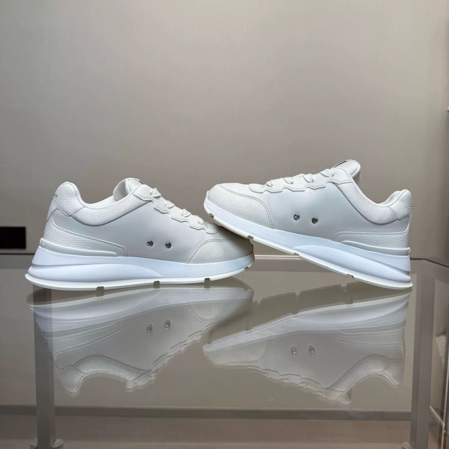 Louis Vuitton Louis Vuitton White Lowtop Sneakers 25 Men Size US 10 / EU 43 - 4 Thumbnail