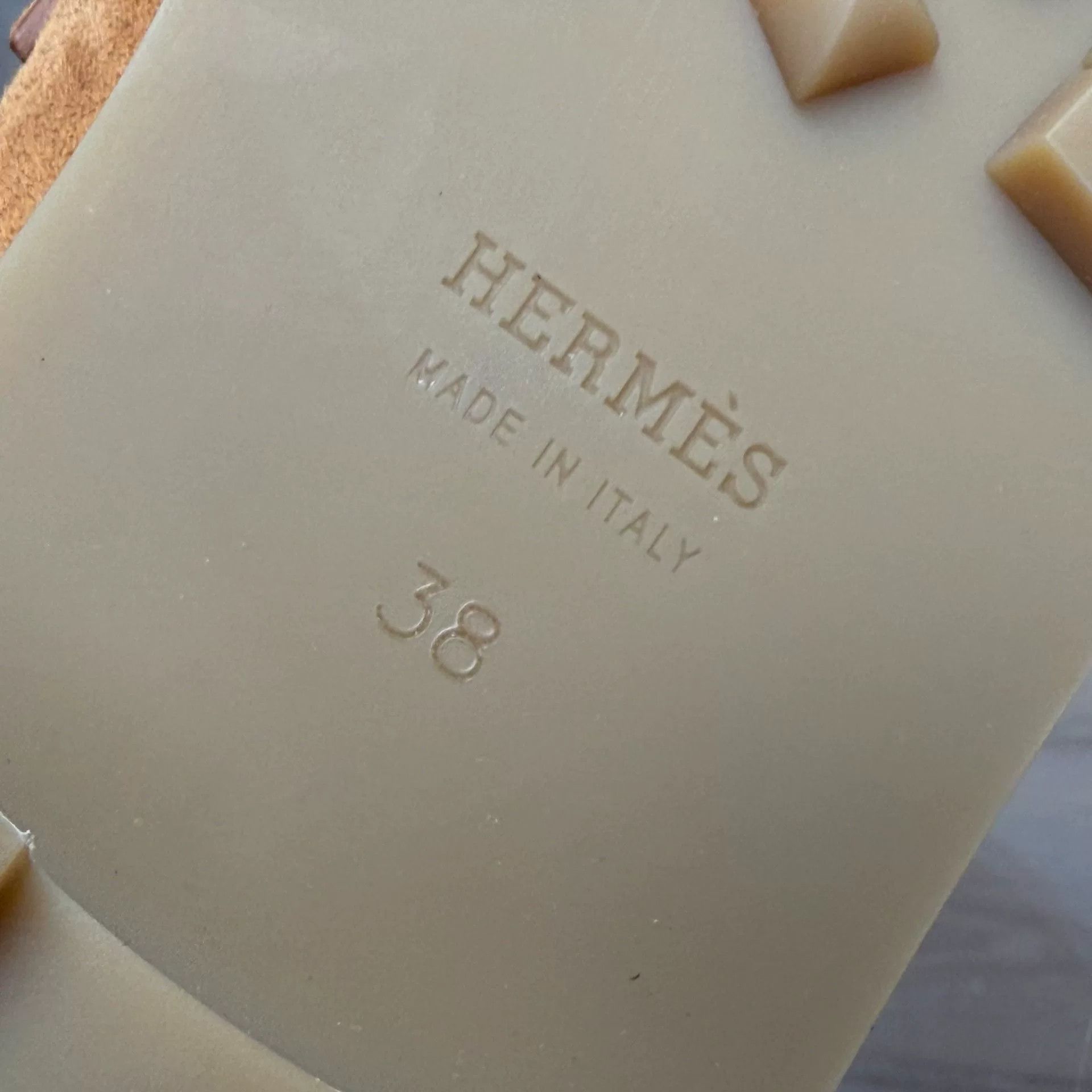 Hermes Hermes Silver Lowtop Sneakers 38 Women Size US 7.5 / IT 37.5 - 8 Thumbnail
