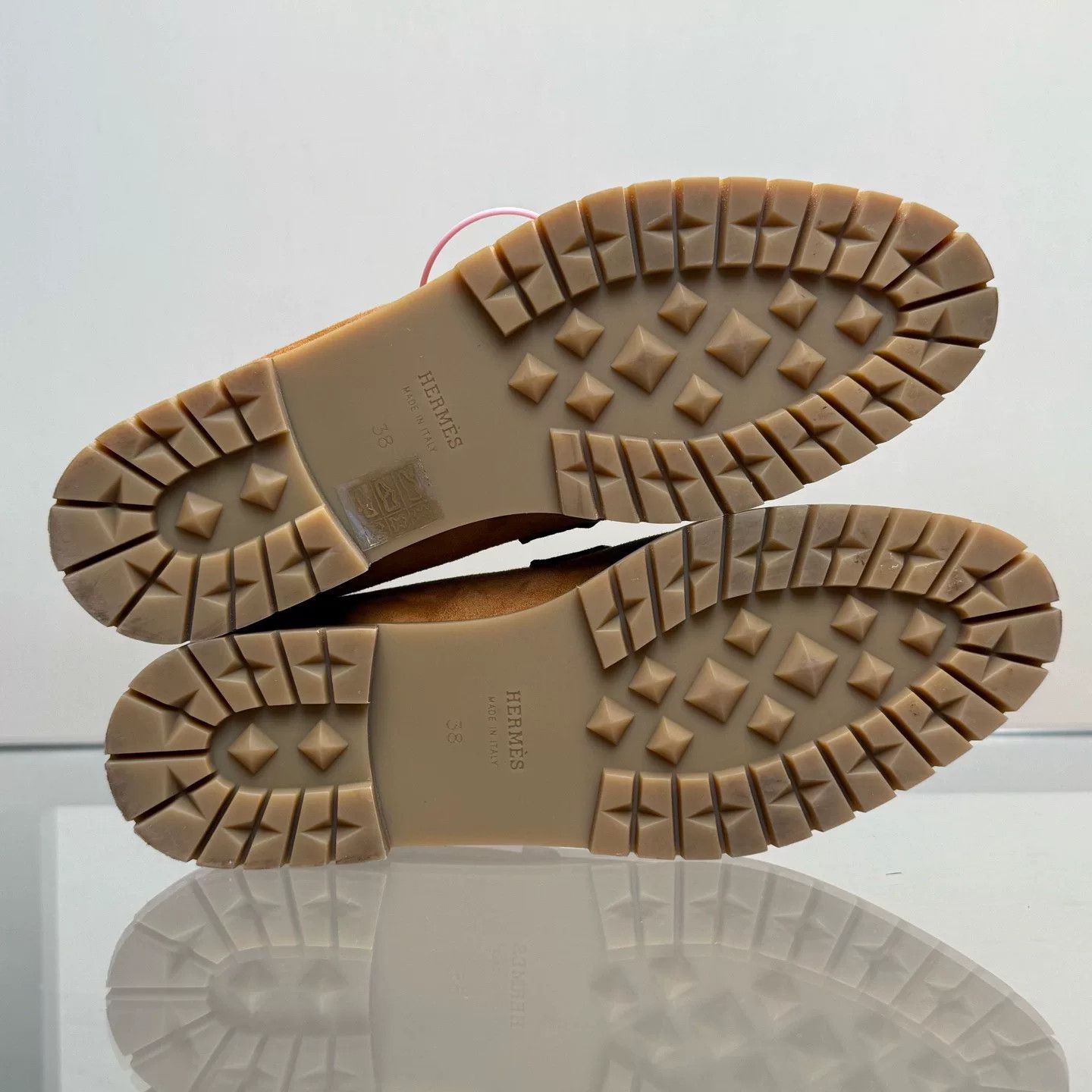Hermes Hermes Silver Lowtop Sneakers 38 Women Size US 7.5 / IT 37.5 - 7 Thumbnail