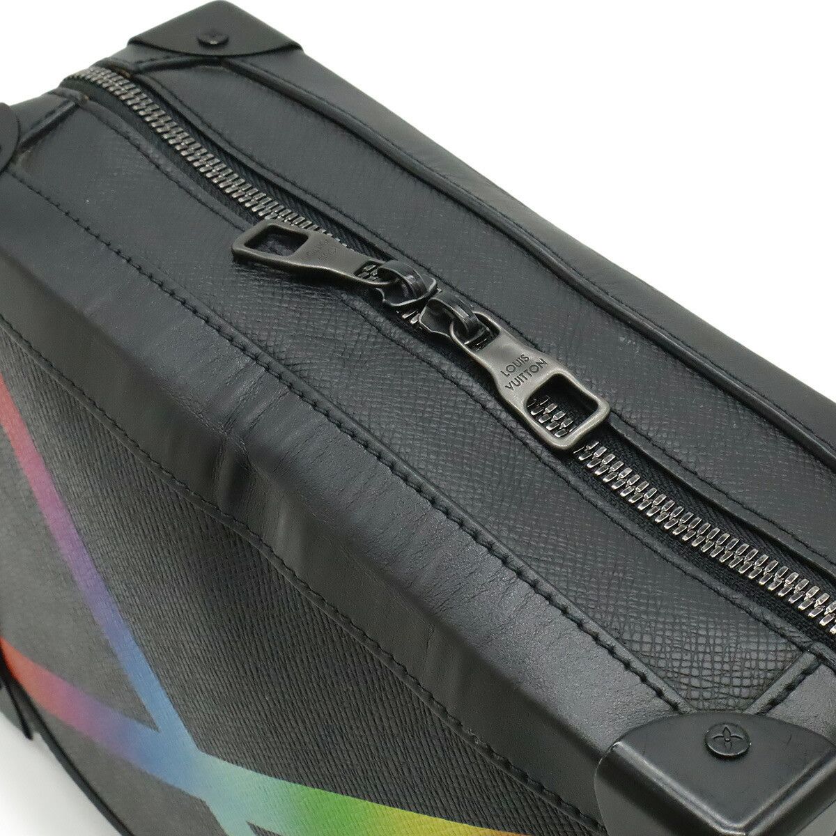 Louis Vuitton Louis Vuitton Louis Vuitton Taiga Rainbow shoulder bag Leather Shoulder Bag M30341 DUTY FREE for USA Size ONE SIZE - 7 Thumbnail