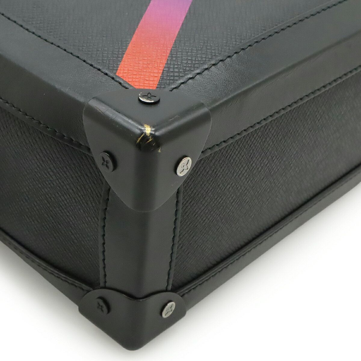 Louis Vuitton Louis Vuitton Louis Vuitton Taiga Rainbow shoulder bag Leather Shoulder Bag M30341 DUTY FREE for USA Size ONE SIZE - 3 Thumbnail