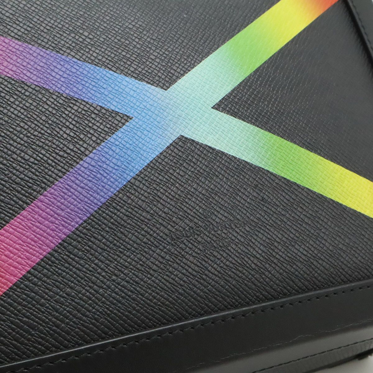 Louis Vuitton Louis Vuitton Louis Vuitton Taiga Rainbow shoulder bag Leather Shoulder Bag M30341 DUTY FREE for USA Size ONE SIZE - 9 Thumbnail