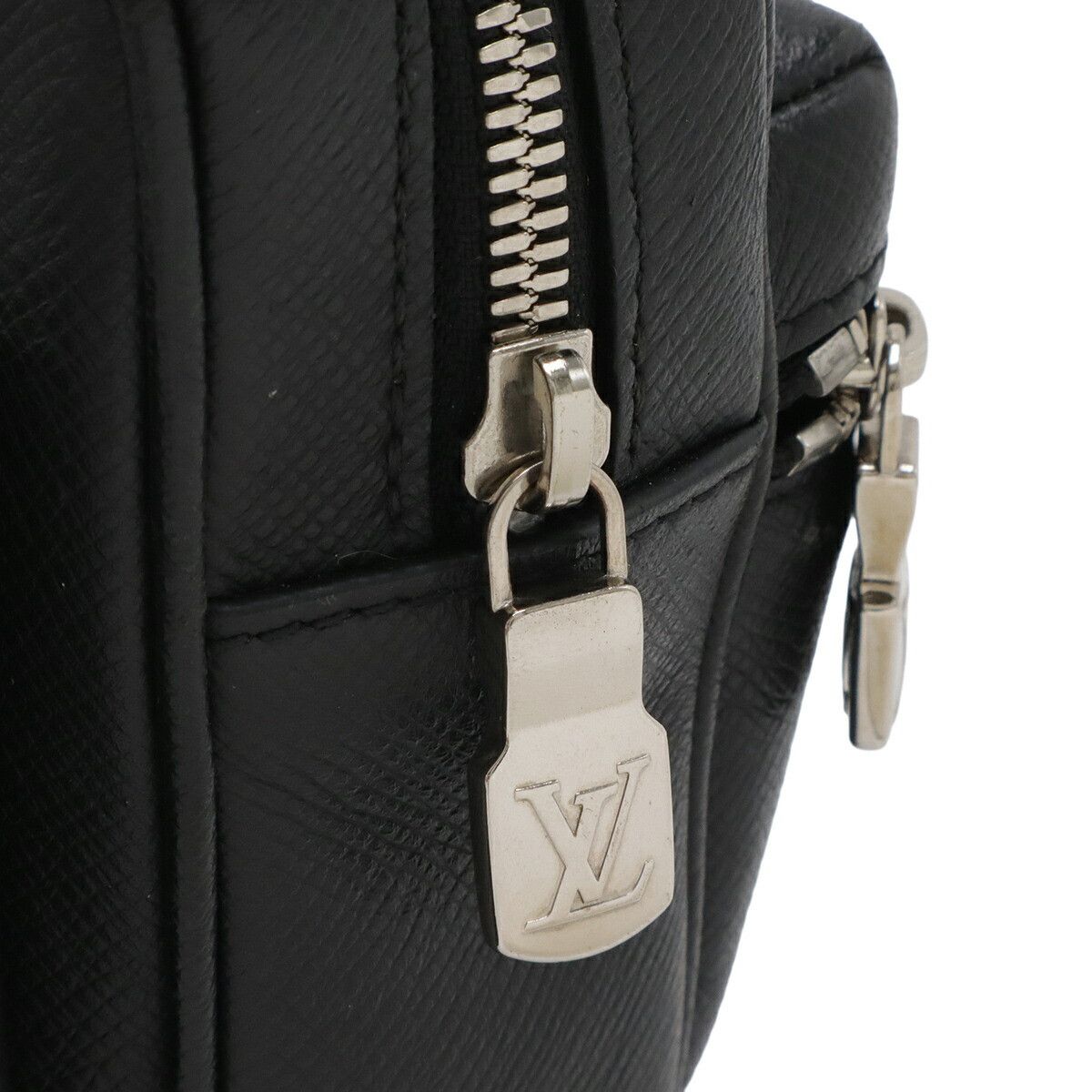 Louis Vuitton Louis Vuitton Louis Vuitton Taiga Waist Bag Leather Belt Bag M33438 DUTY FREE for USA Size ONE SIZE - 5 Thumbnail