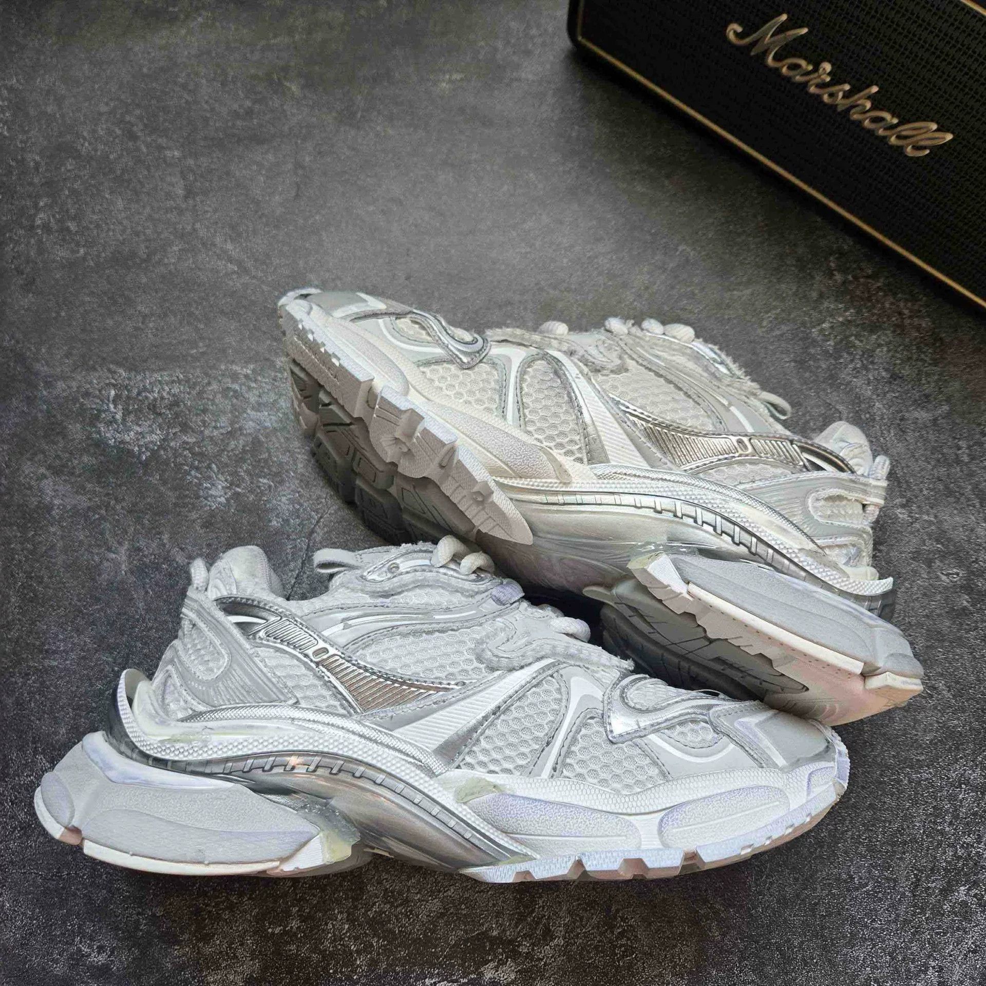 Balenciaga Balenciaga Running White Lowtop Sneakers 36 Women Size US 6 / IT 36 - 2 Thumbnail