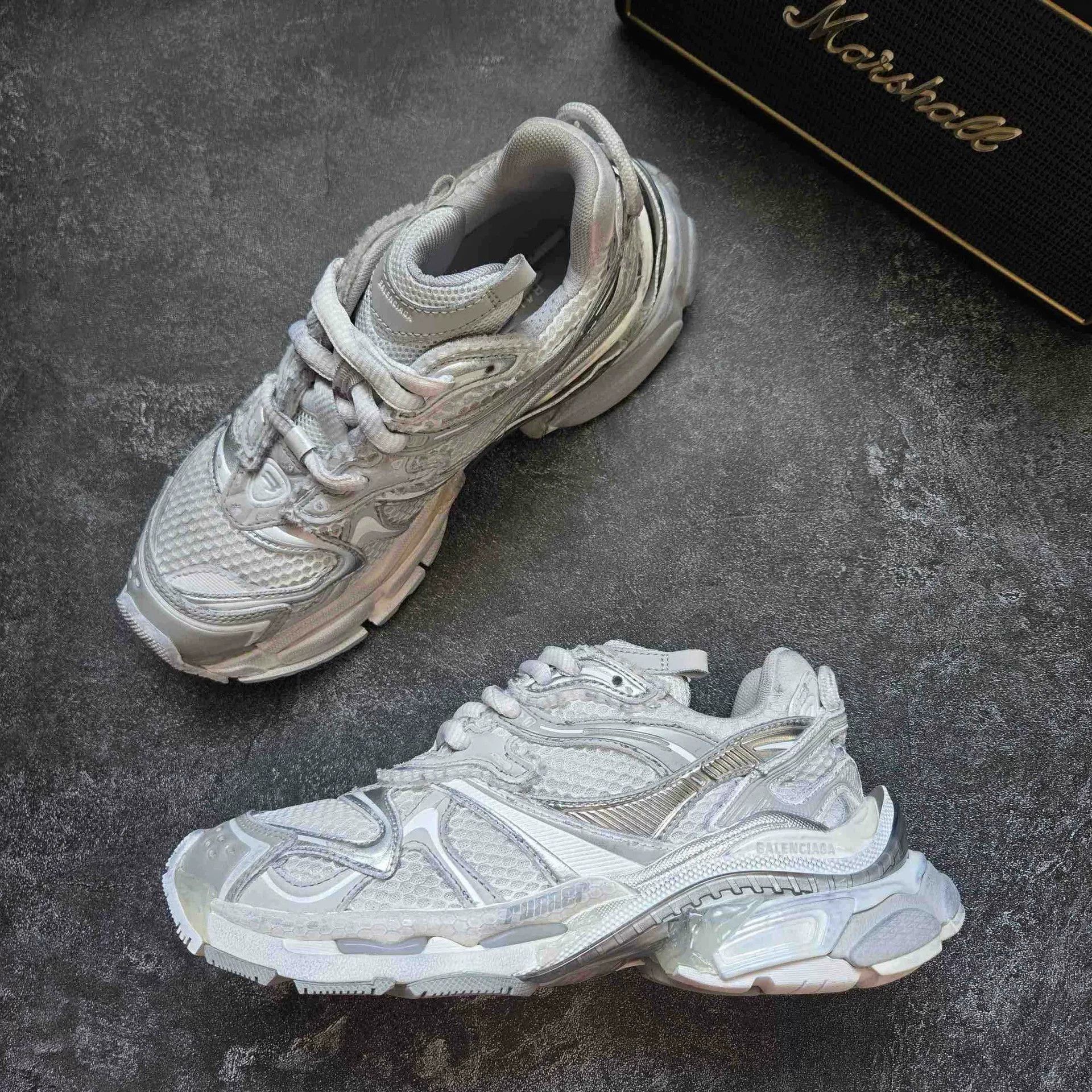 Balenciaga Balenciaga Running White Lowtop Sneakers 36 Women Size US 6 / IT 36 - 4 Thumbnail