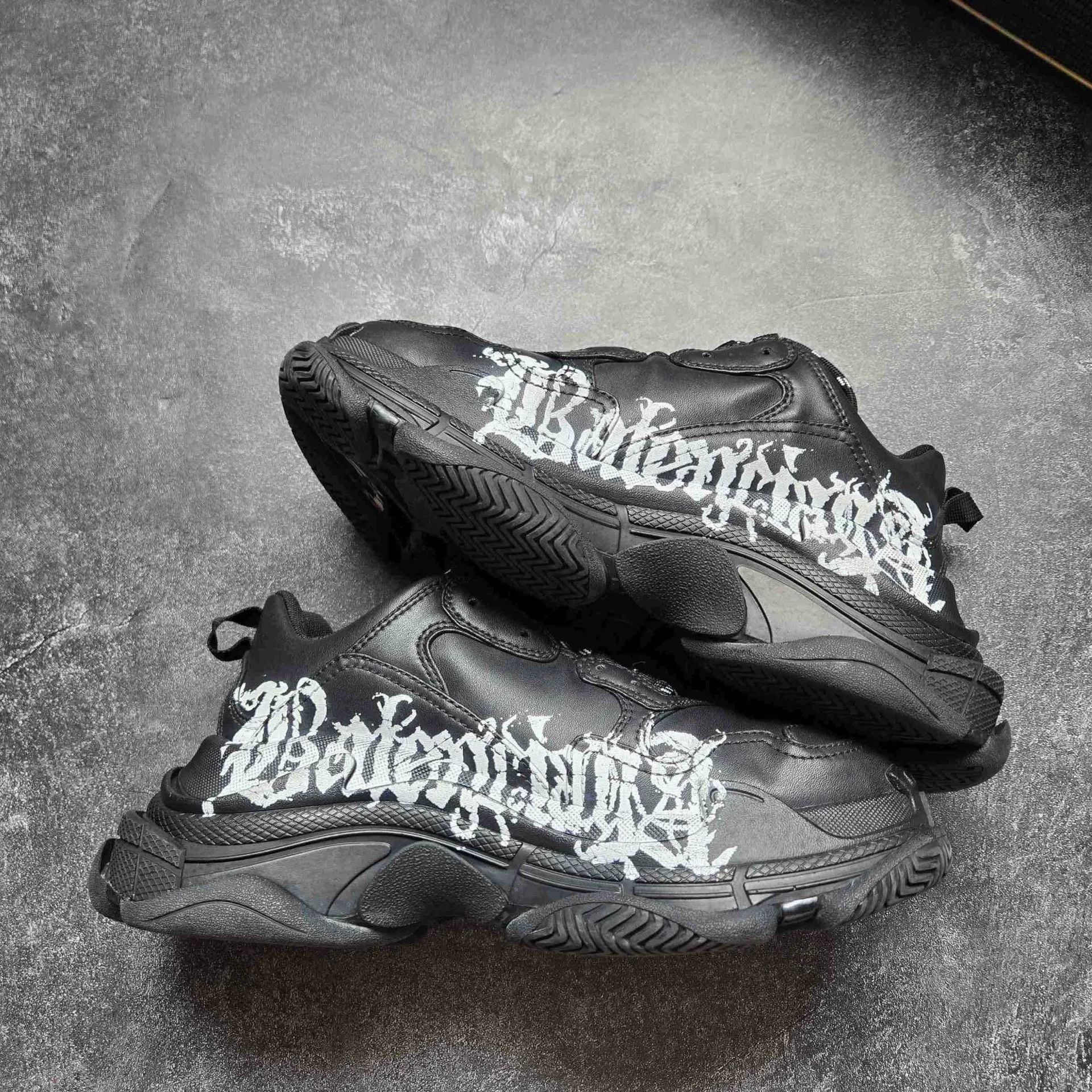 Balenciaga Balenciaga Graphic Black Lowtop Sneakers S Men Size US 10 / EU 43 - 2 Thumbnail