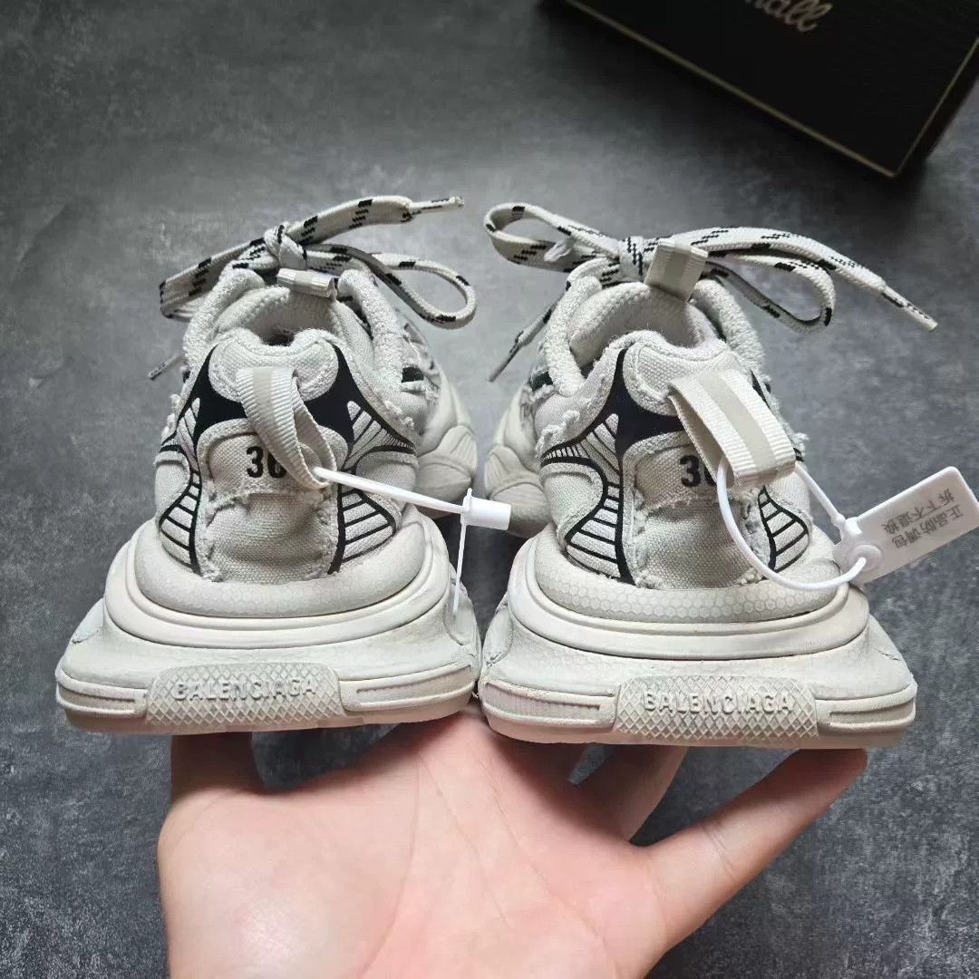 Balenciaga Balenciaga Distressed Black Lowtop Sneakers XXXL Women Size US 8 / IT 38 - 6 Thumbnail