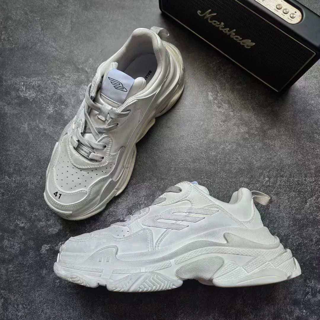 Balenciaga Balenciaga Distressed White Lowtop Sneakers S Men Size US 10 / EU 43 - 4 Thumbnail