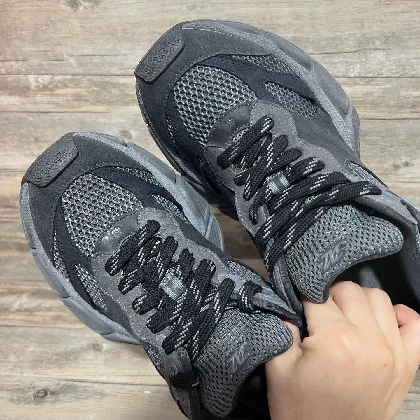 Balenciaga Balenciaga Gray Lowtop Sneakers XXXL Men Size US 10 / EU 43 - 5 Thumbnail