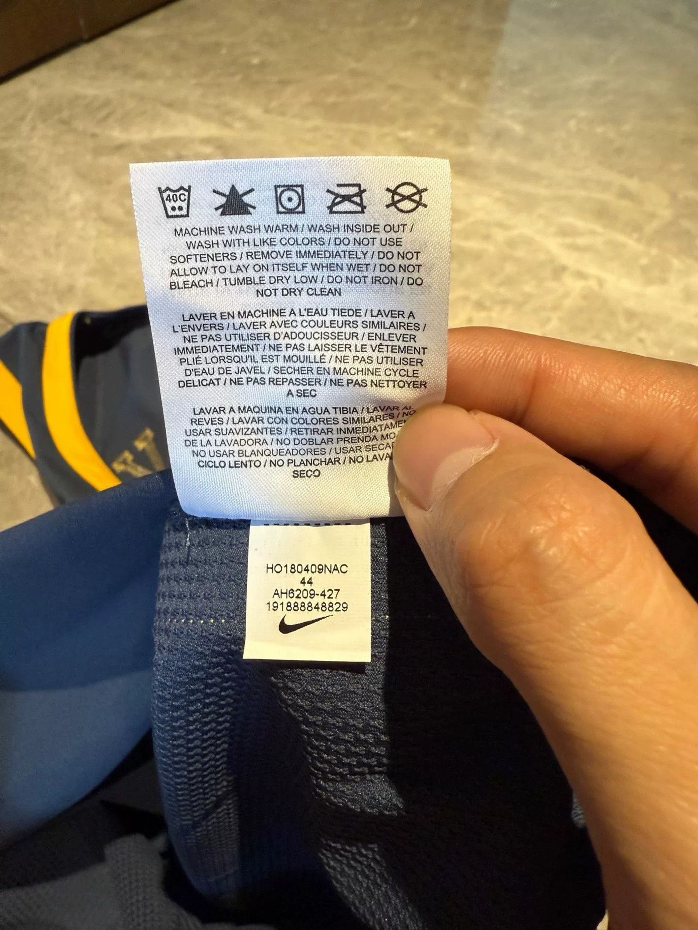 Nike Nike Gold Jersey M Men Size US M / EU 48-50 / 2 - 5 Thumbnail