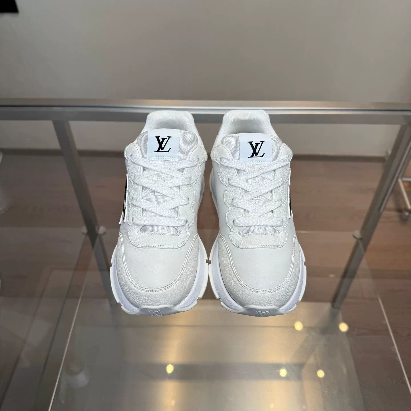 Louis Vuitton Louis Vuitton White Lowtop Sneakers 25 Men Size US 10 / EU 43 - 6 Thumbnail