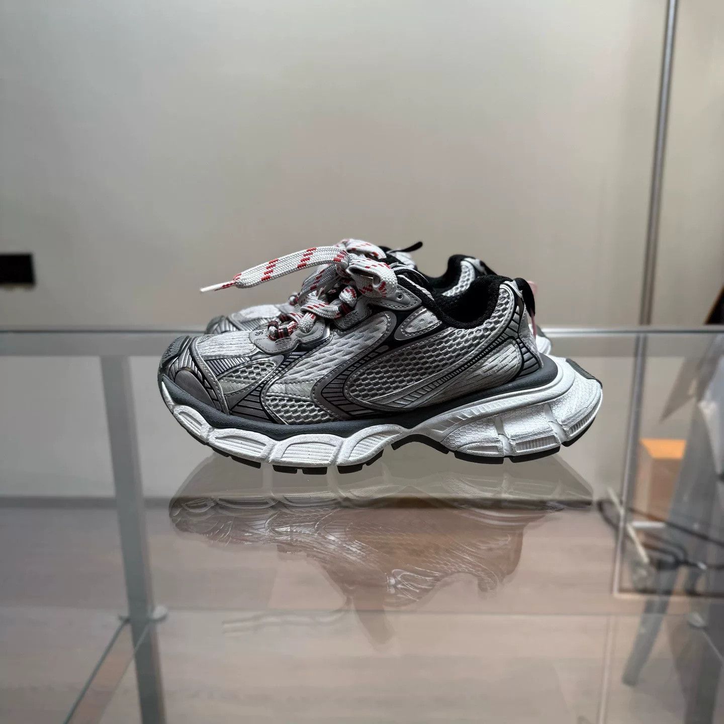 Balenciaga Balenciaga Distressed Gray Lowtop Sneakers XXXL Women Size US 8 / IT 38 - 5 Thumbnail