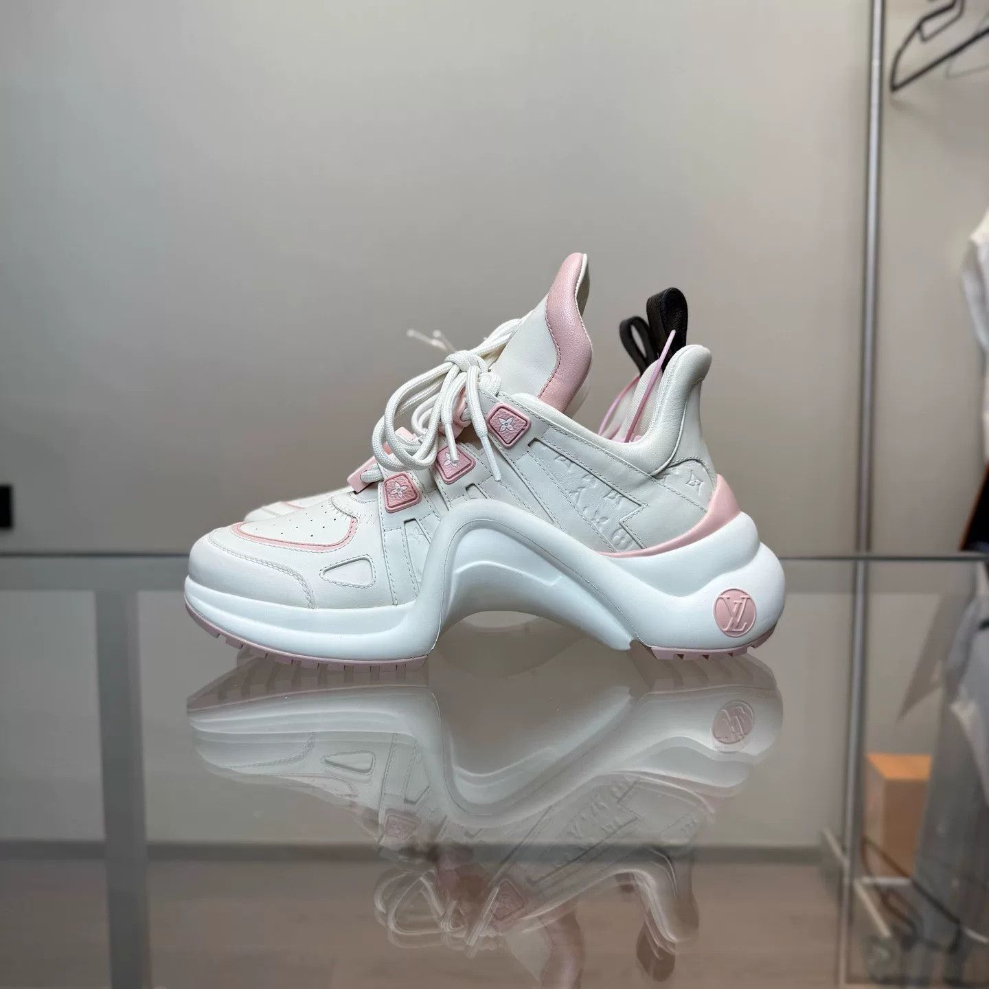 Louis Vuitton Louis Vuitton Pink Lowtop Sneakers 37 Women Size US 6.5 / IT 36.5 - 4 Thumbnail