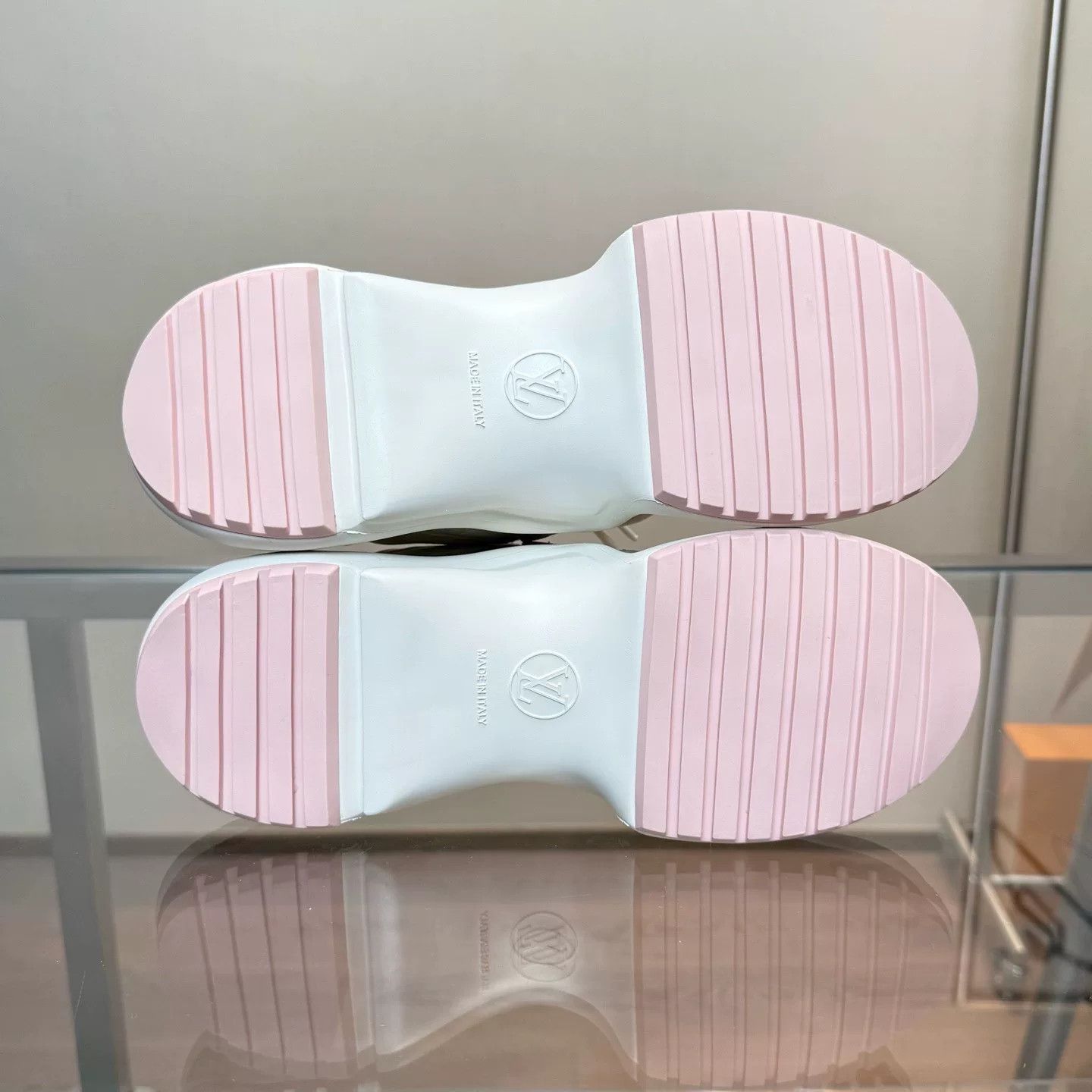 Louis Vuitton Louis Vuitton Pink Lowtop Sneakers 37 Women Size US 6.5 / IT 36.5 - 8 Thumbnail