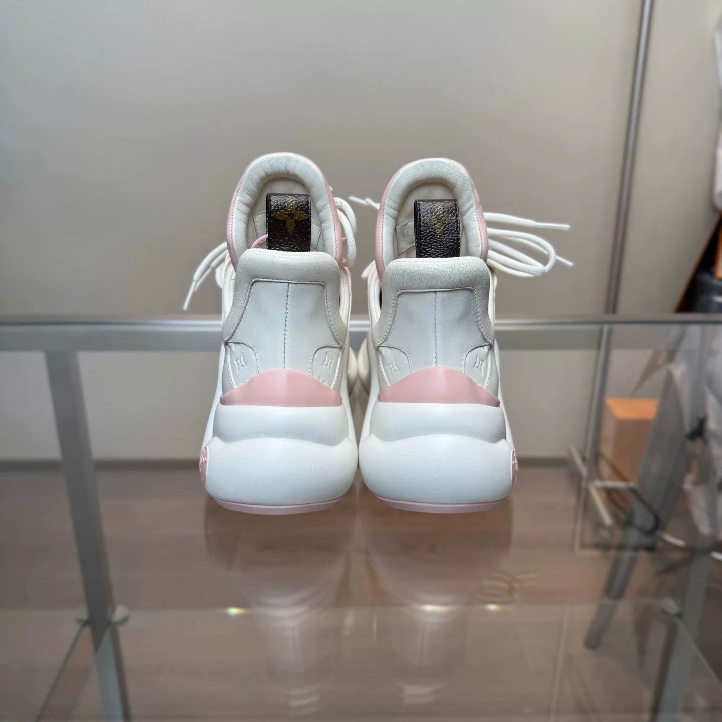 Louis Vuitton Louis Vuitton Pink Lowtop Sneakers 37 Women Size US 6.5 / IT 36.5 - 6 Thumbnail