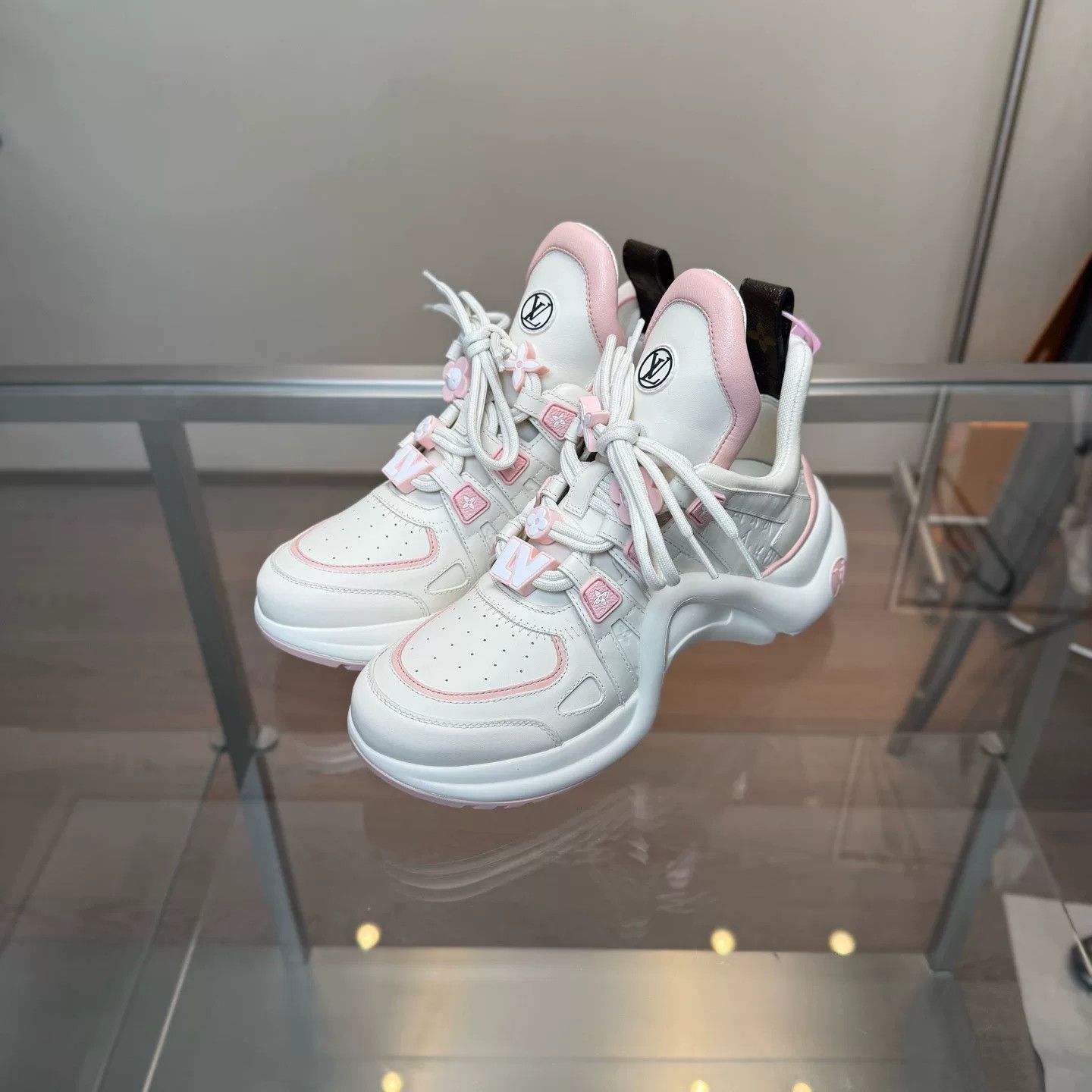 Louis Vuitton Louis Vuitton Pink Lowtop Sneakers 37 Women Size US 6.5 / IT 36.5 - 2 Thumbnail