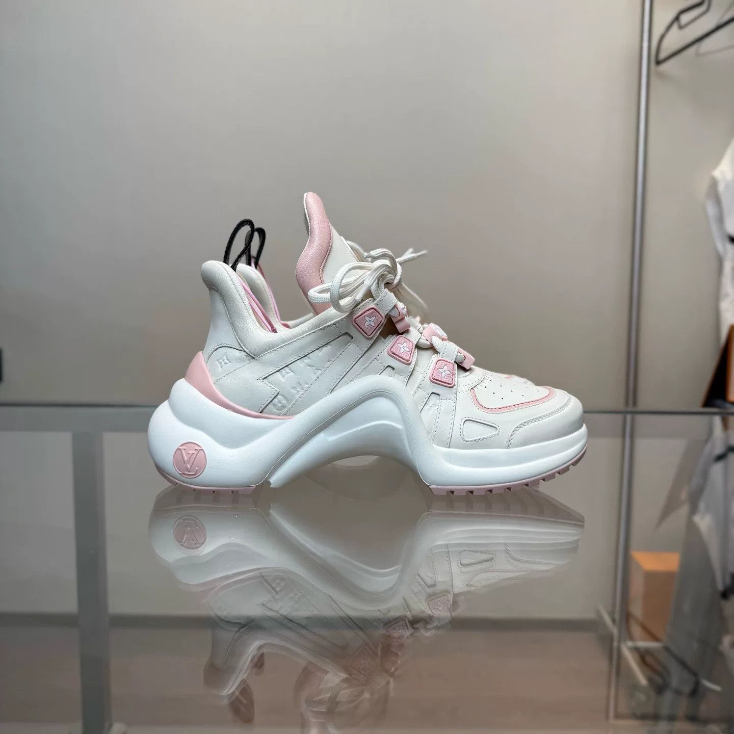 Louis Vuitton Louis Vuitton Pink Lowtop Sneakers 37 Women Size US 6.5 / IT 36.5 - 3 Thumbnail