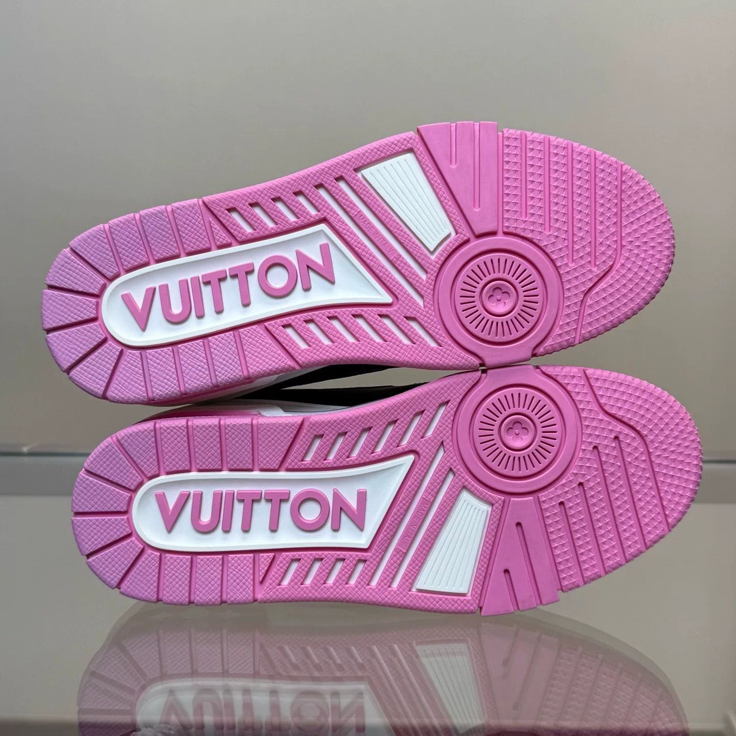 Louis Vuitton Louis Vuitton Training Black Lowtop Sneakers 36 Women Size US 6 / IT 36 - 7 Thumbnail
