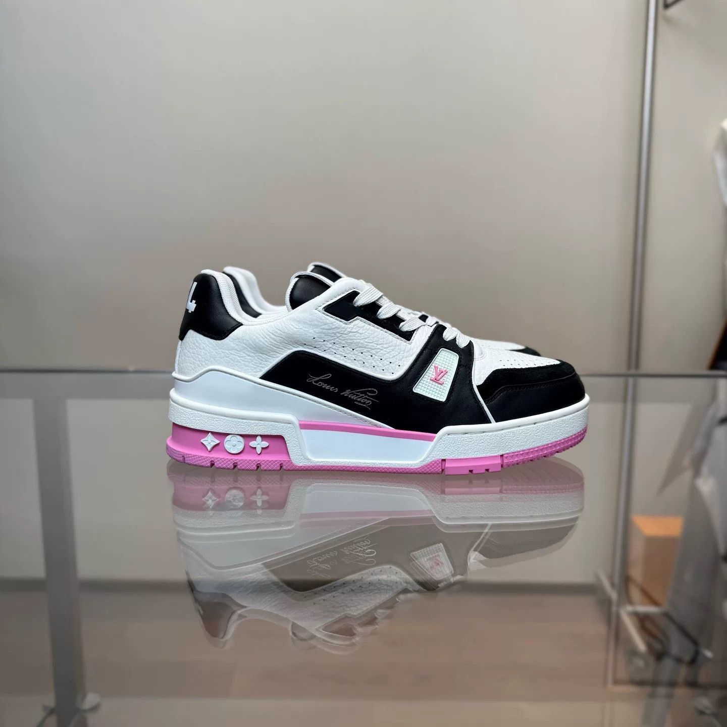 Louis Vuitton Louis Vuitton Training Black Lowtop Sneakers 36 Women Size US 6 / IT 36 - 2 Thumbnail