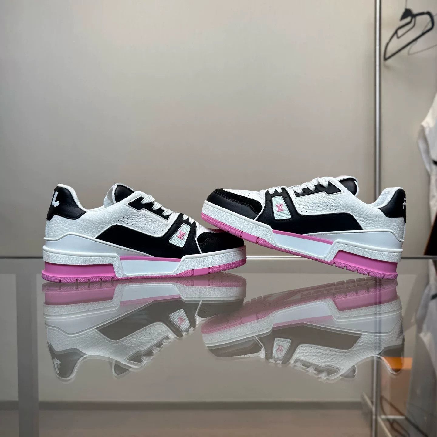 Louis Vuitton Louis Vuitton Training Black Lowtop Sneakers 36 Women Size US 6 / IT 36 - 4 Thumbnail