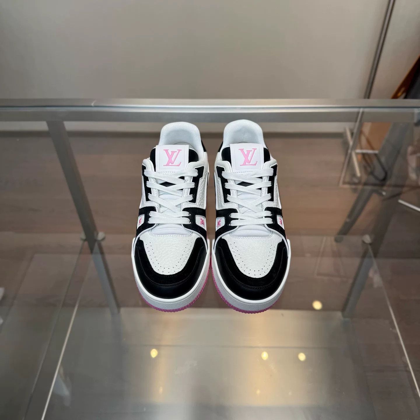 Louis Vuitton Louis Vuitton Training Black Lowtop Sneakers 36 Women Size US 6 / IT 36 - 5 Thumbnail