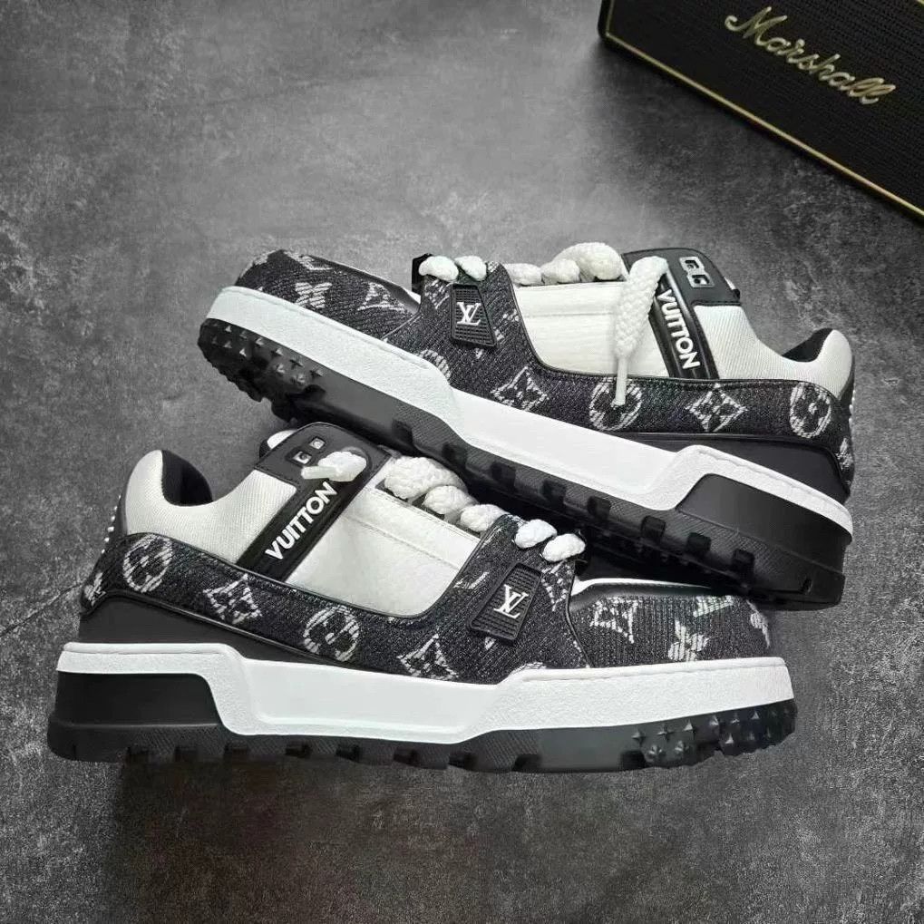 Louis Vuitton Louis Vuitton Training Black Lowtop Sneakers 10 Men Size US 10 / EU 43 - 2 Thumbnail