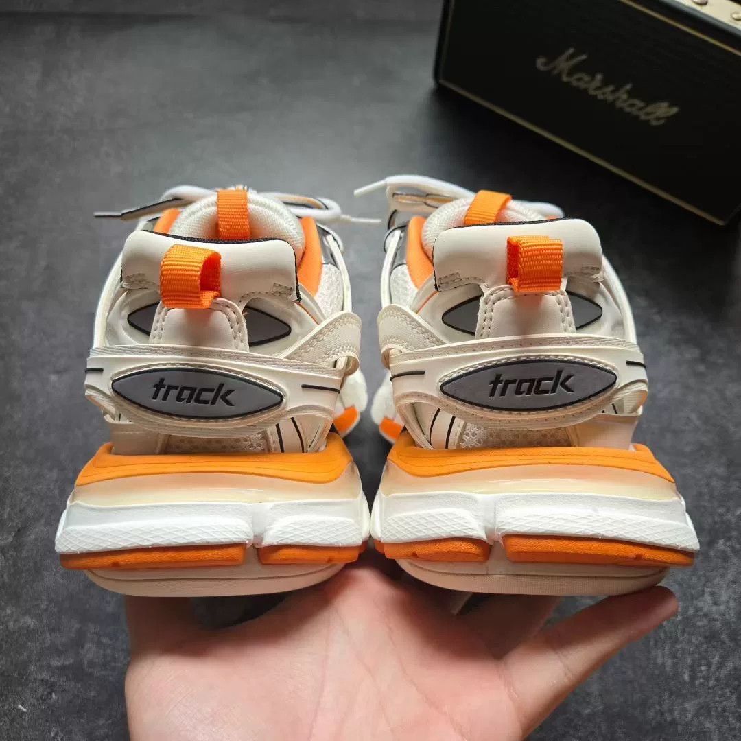 Balenciaga Balenciaga White Lowtop Sneakers 38 Women Size US 7.5 / IT 37.5 - 6 Thumbnail