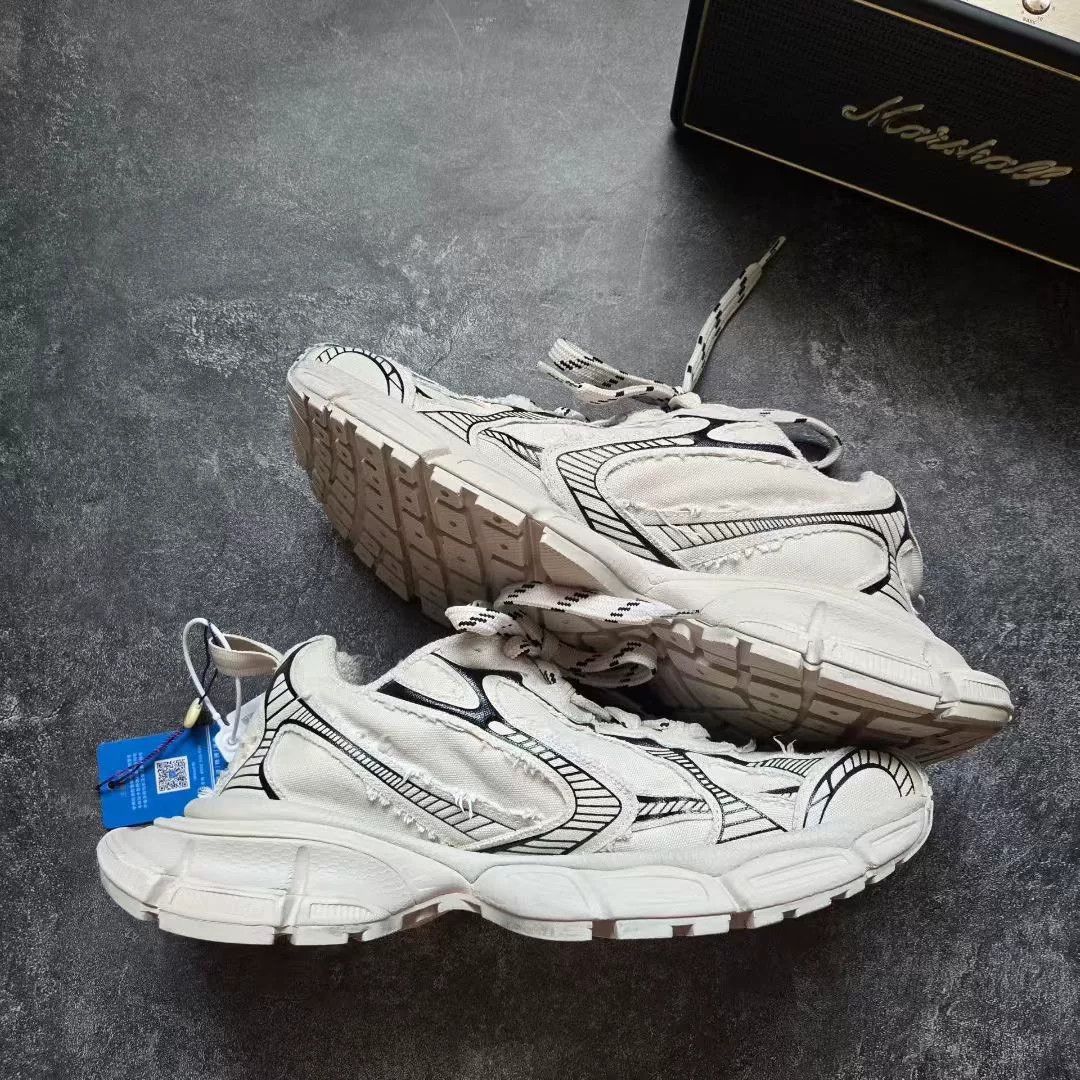 Balenciaga Balenciaga Distressed Black Lowtop Sneakers XXXL Men Size US 10 / EU 43 - 2 Thumbnail