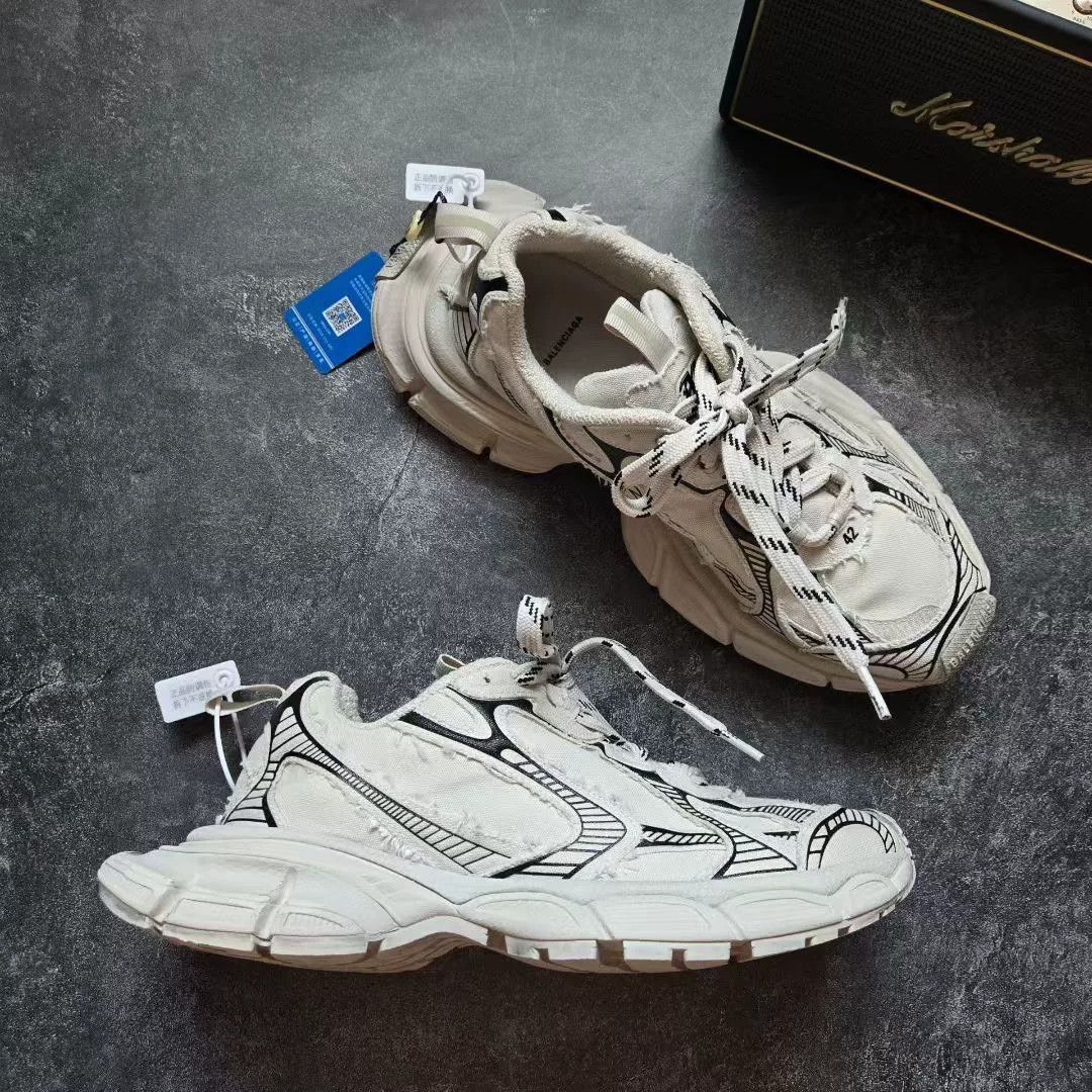 Balenciaga Balenciaga Distressed Black Lowtop Sneakers XXXL Men Size US 10 / EU 43 - 5 Thumbnail