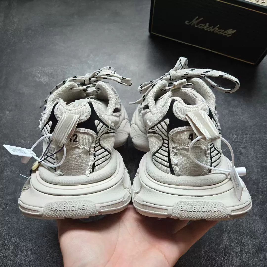 Balenciaga Balenciaga Distressed Black Lowtop Sneakers XXXL Men Size US 10 / EU 43 - 6 Thumbnail