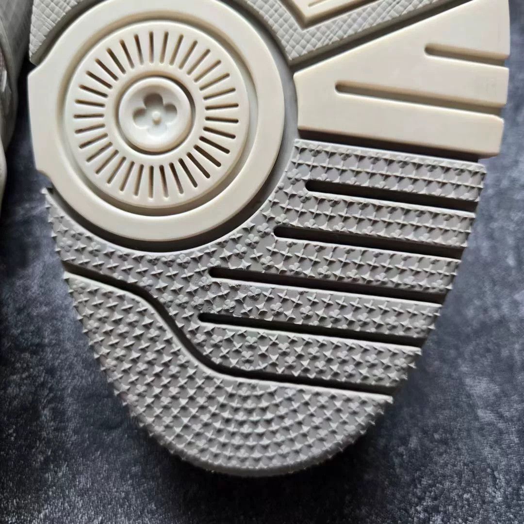 Louis Vuitton Louis Vuitton Training White Lowtop Sneakers 41 Men Size US 8.5 / EU 41-42 - 8 Thumbnail
