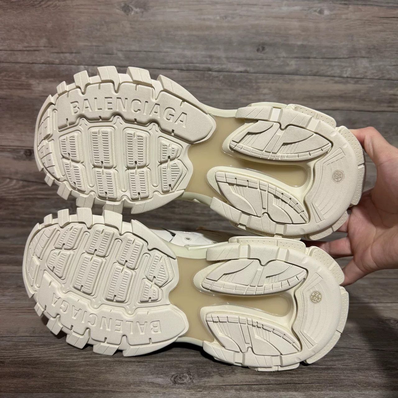 Balenciaga Balenciaga White Lowtop Sneakers 44 Men Size US 10.5 / EU 43-44 - 8 Thumbnail