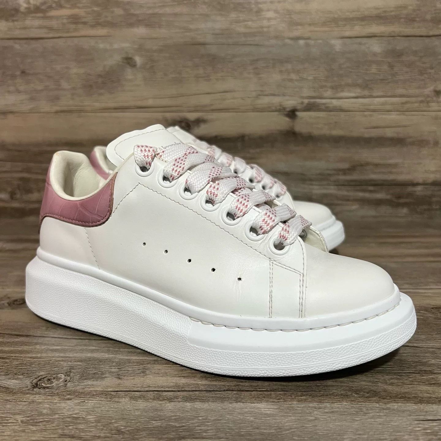 Alexander McQueen Alexander McQueen Pink Lowtop Sneakers 36 Women Size US 6 / IT 36 - 2 Thumbnail