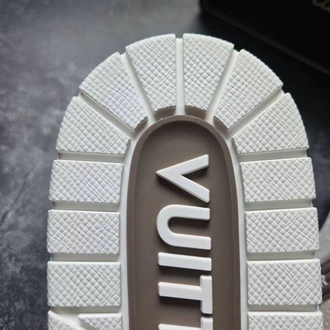 Louis Vuitton Louis Vuitton Training Gray Lowtop Sneakers 11 Men Size US 11 / EU 44 - 8 Thumbnail