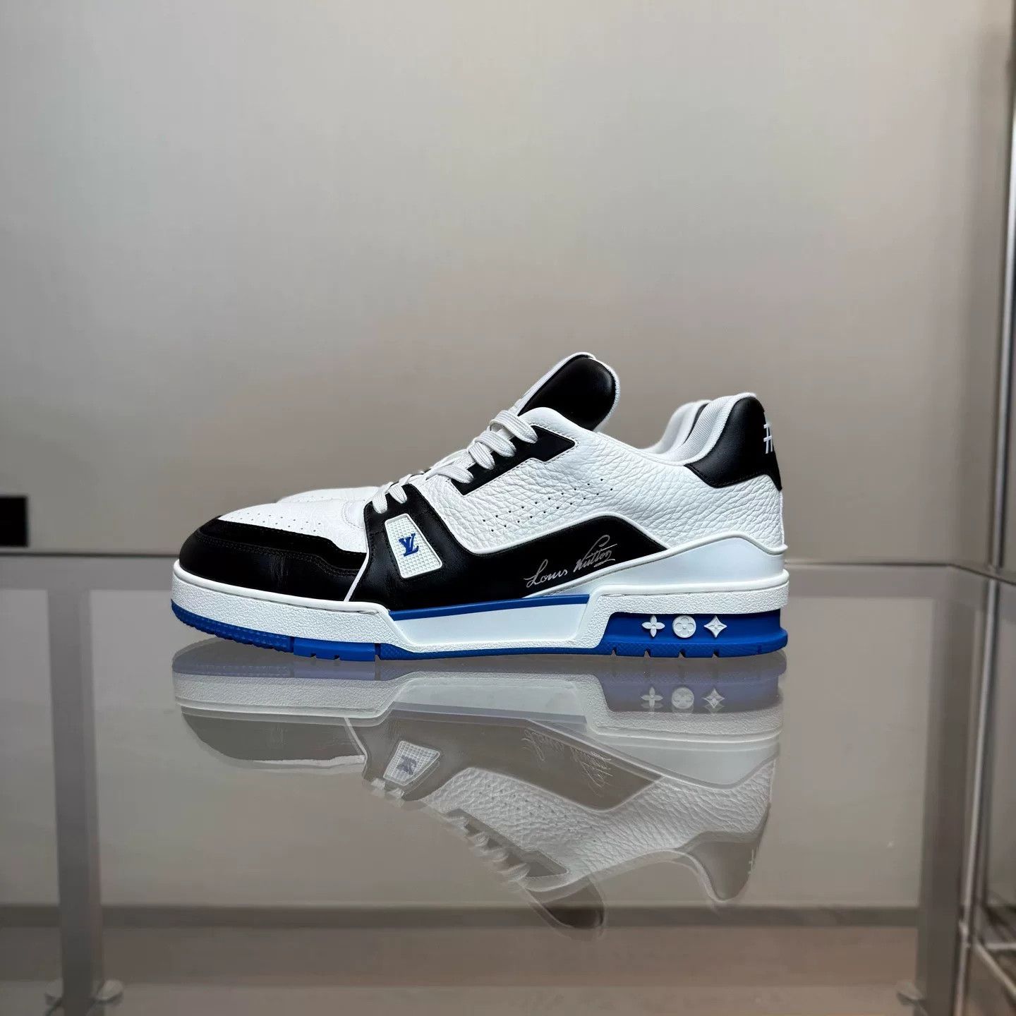 Louis Vuitton Louis Vuitton Training Lowtop Sneakers 44 Men Size US 10.5 / EU 43-44 - 3 Thumbnail
