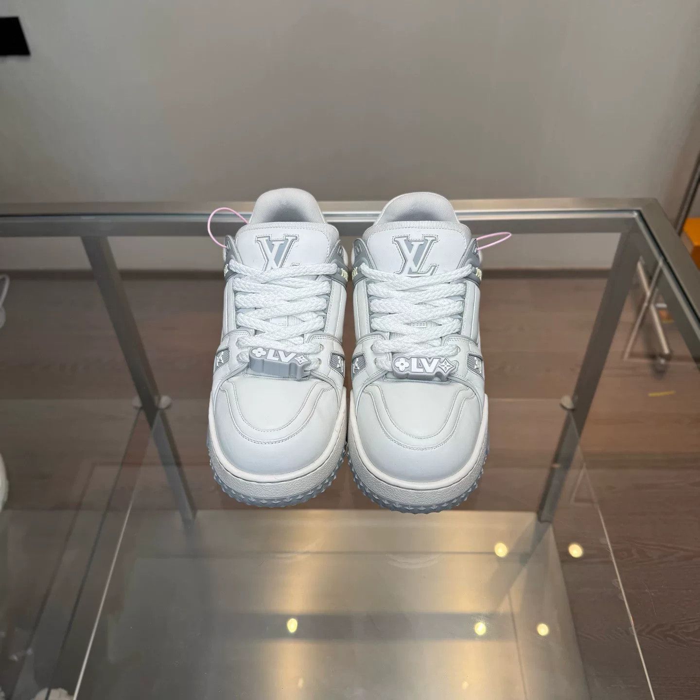 Louis Vuitton Louis Vuitton Training White Lowtop Sneakers 43 Men Size US 10 / EU 43 - 2 Thumbnail