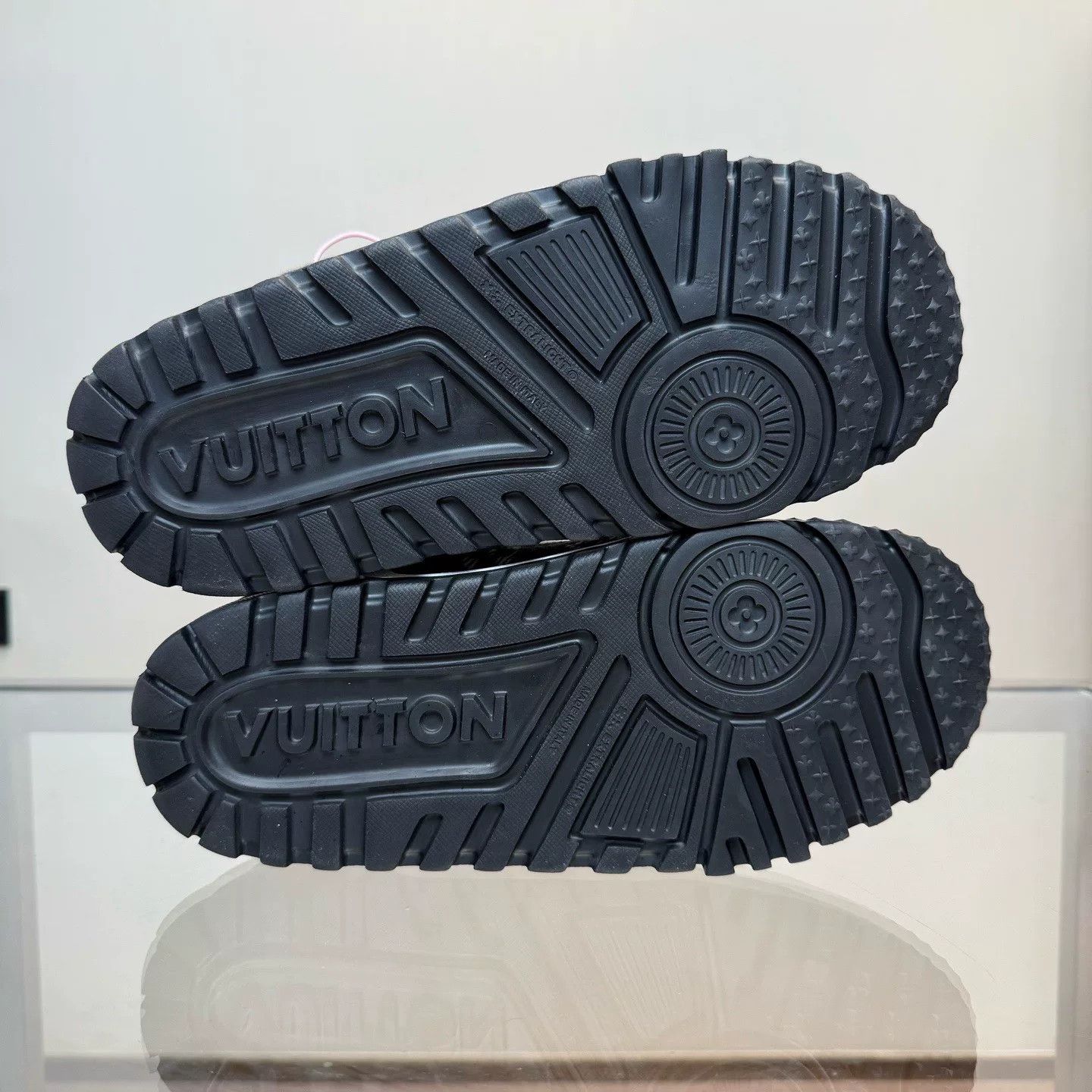 Louis Vuitton Louis Vuitton Training Black Lowtop Sneakers 41 Men Size US 8.5 / EU 41-42 - 7 Thumbnail