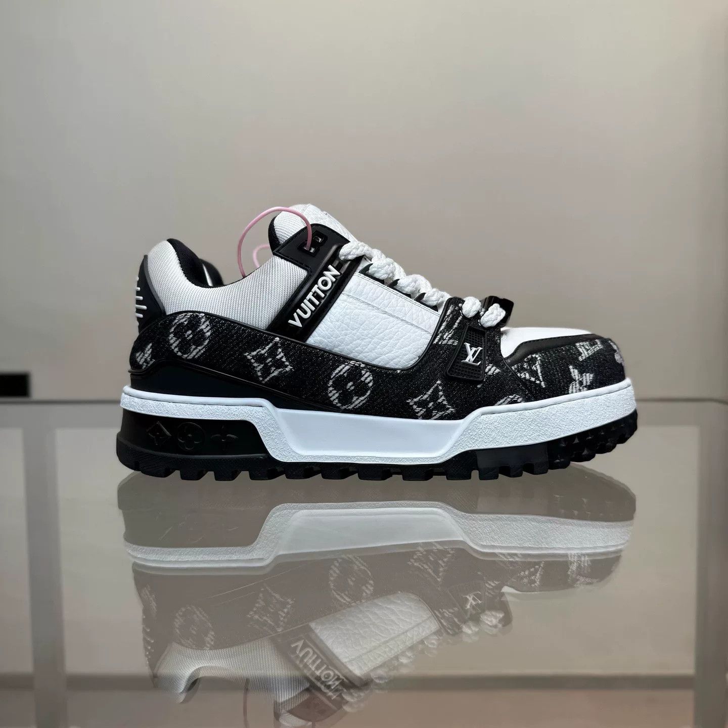 Louis Vuitton Louis Vuitton Training Black Lowtop Sneakers 41 Men Size US 8.5 / EU 41-42 - 3 Thumbnail