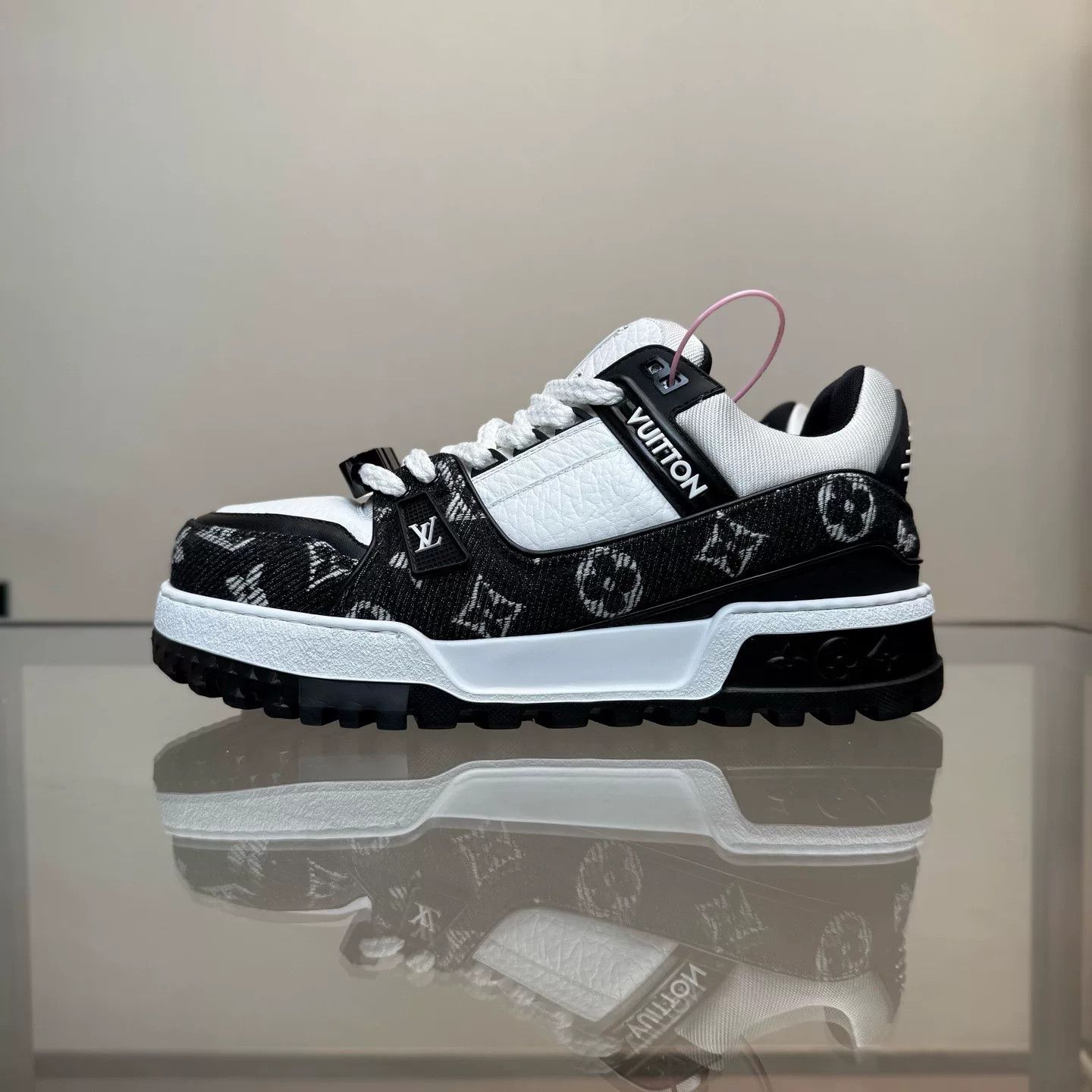 Louis Vuitton Louis Vuitton Training Black Lowtop Sneakers 41 Men Size US 8.5 / EU 41-42 - 2 Thumbnail