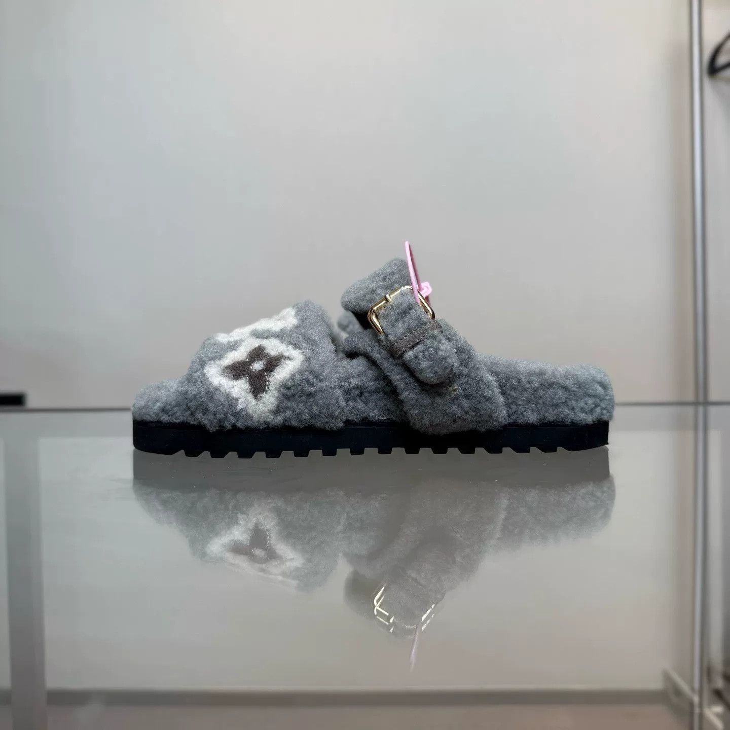 Louis Vuitton Louis Vuitton Gray Sandals 38 Women Size US 7.5 / IT 37.5 - 3 Thumbnail
