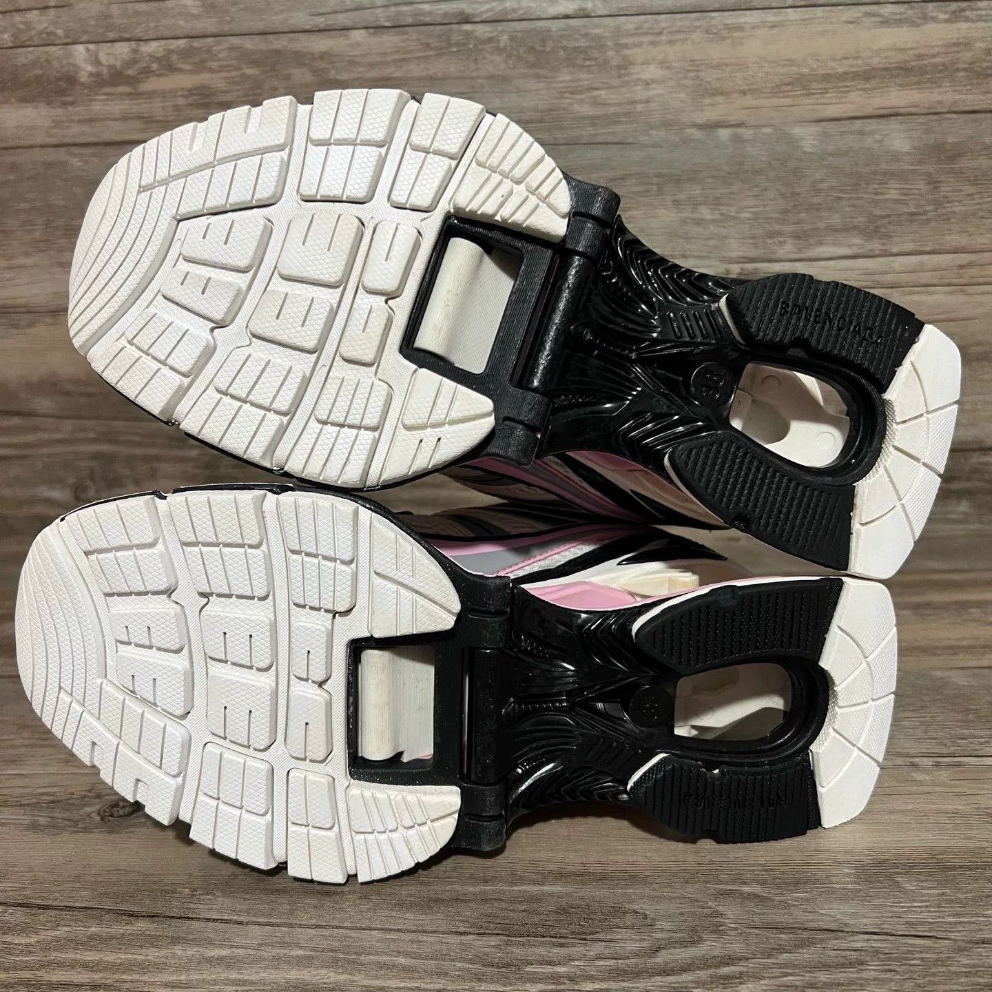 Balenciaga Balenciaga Pink Lowtop Sneakers 38 Women Size US 7.5 / IT 37.5 - 6 Thumbnail