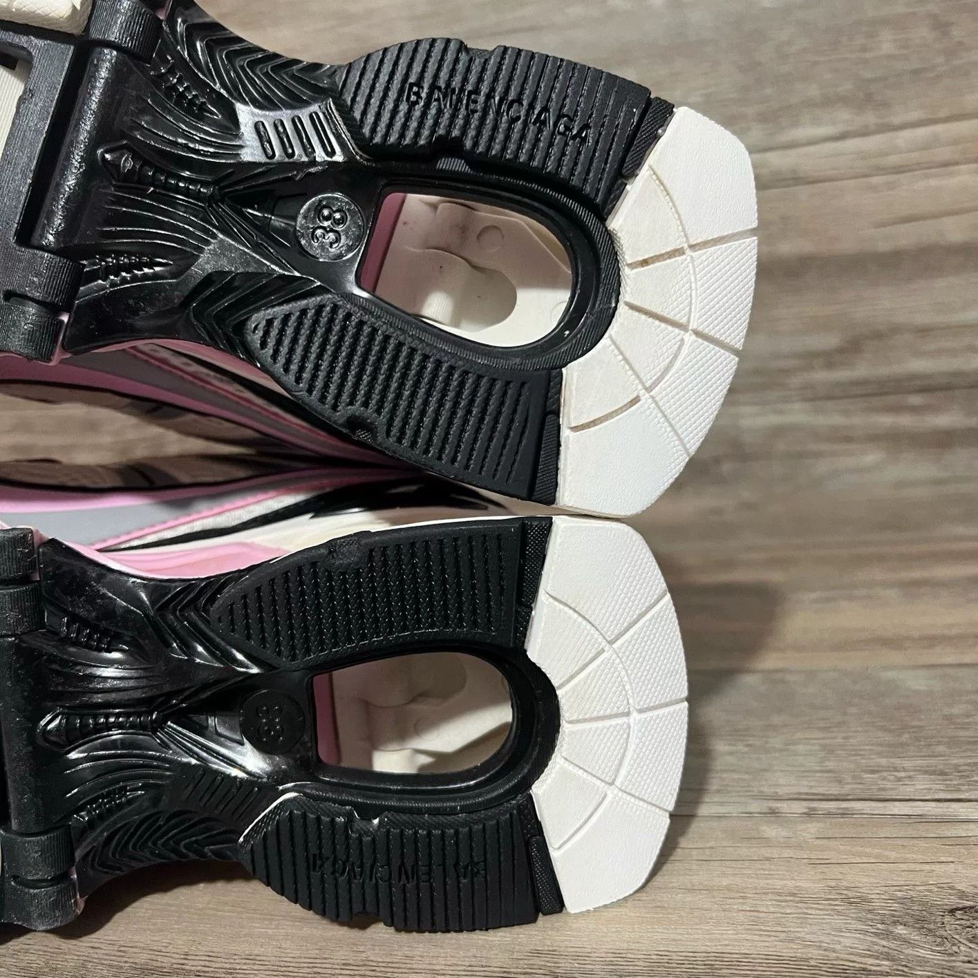 Balenciaga Balenciaga Pink Lowtop Sneakers 38 Women Size US 7.5 / IT 37.5 - 7 Thumbnail