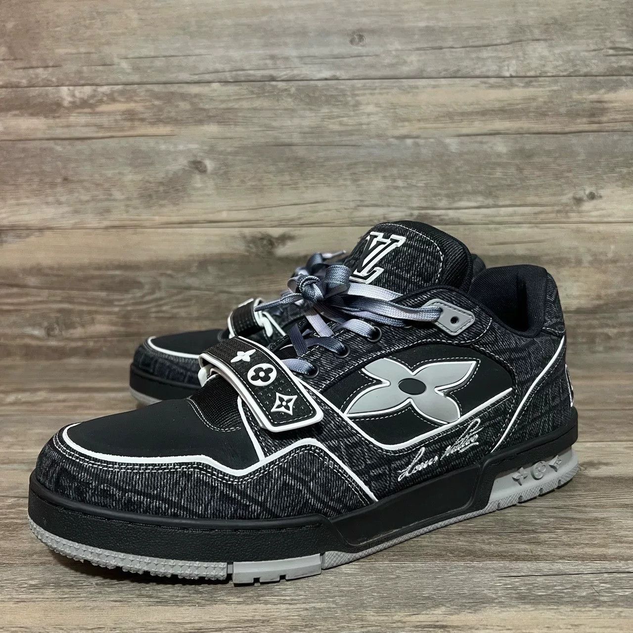 Louis Vuitton Louis Vuitton Training Black Lowtop Sneakers 10 Men Size US 10 / EU 43 - 2 Thumbnail