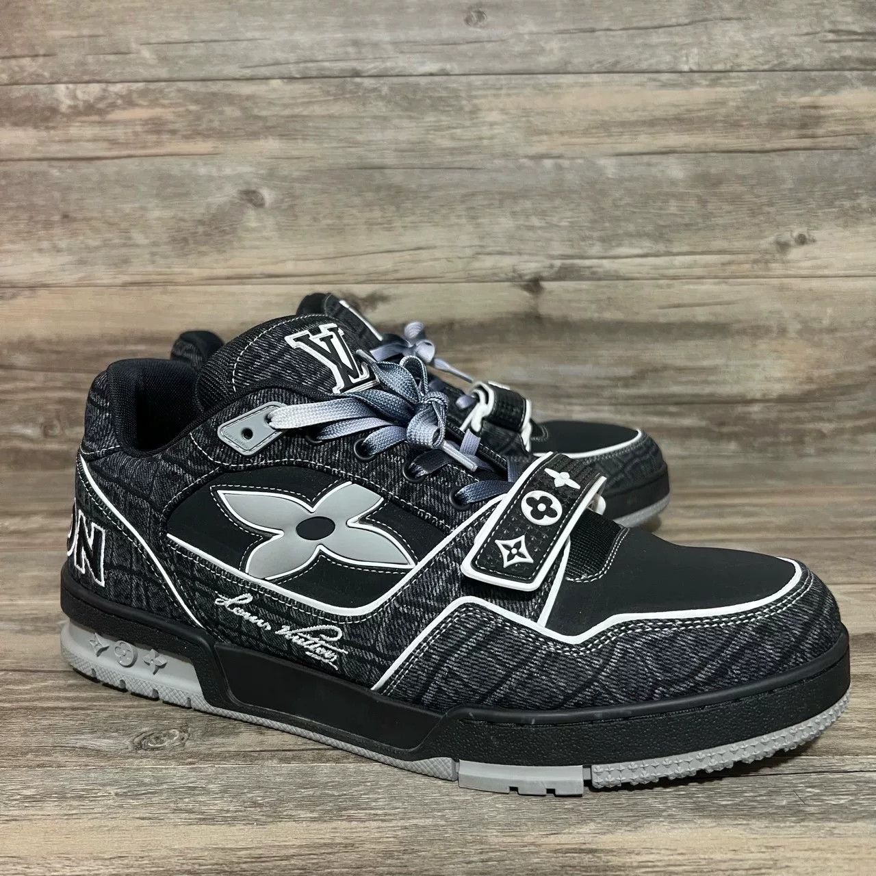 Louis Vuitton Louis Vuitton Training Black Lowtop Sneakers 10 Men Size US 10 / EU 43 - 3 Thumbnail
