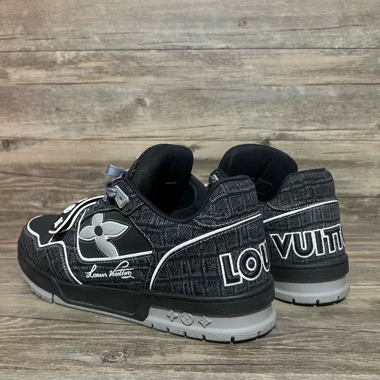 Louis Vuitton Louis Vuitton Training Black Lowtop Sneakers 10 Men Size US 10 / EU 43 - 5 Thumbnail