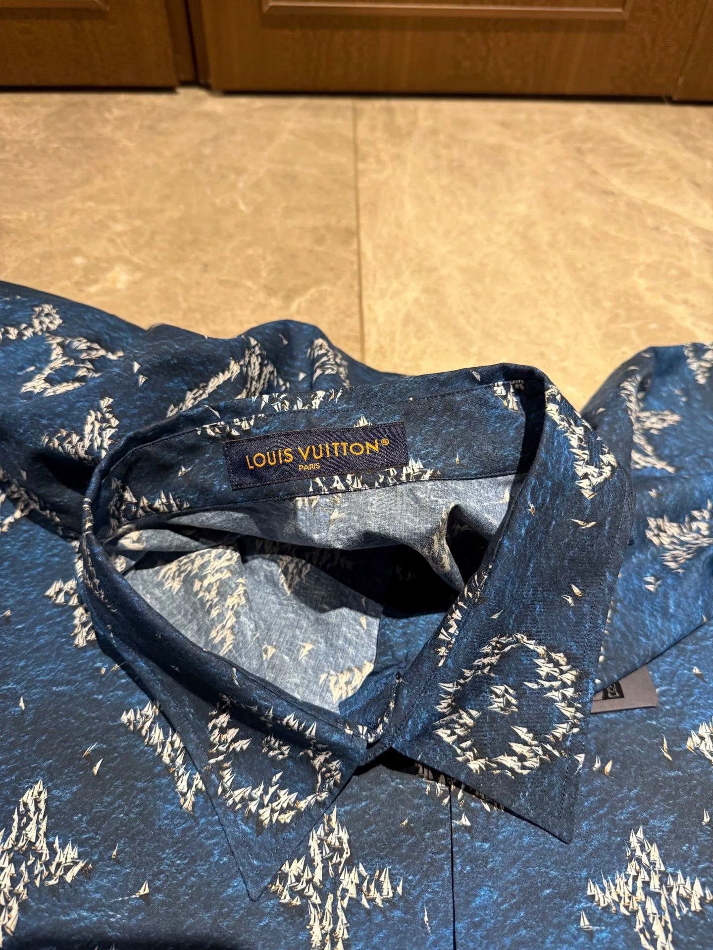 Louis Vuitton Louis Vuitton Blue Shirt L Men Size US L / EU 52-54 / 3 - 3 Thumbnail